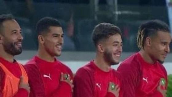 ضحك لاعبي المنتخب أثناء عزف النشيد الوطني يثير غضب الجماهير المغربية (فيديو)