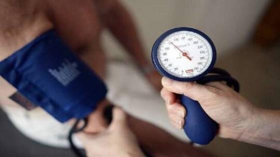 أربع علامات “نادرة” لارتفاع ضغط الدم شديد الخطورة