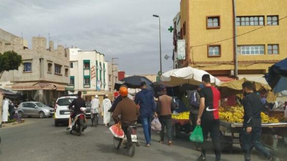 عربات الباعة المتجولين تعرقل السير والجولان في شارع تودرت بأكادير
