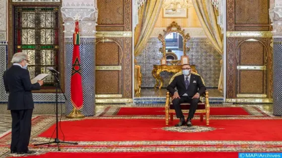 والي بنك المغرب يعرض تقرير الوضعية الإقتصادية والنقدية والمالية أمام الملك