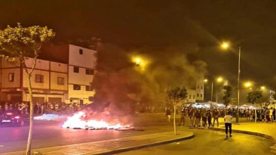 مراهقون وشباب يشعلون النار بالشارع العام ويقذفون القوة العمومية بالحجارة و القارورات في الليلة الثانية من رمضان