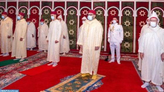 صاحب الجلالة الملك محمد السادس يؤدي صلاة العيد