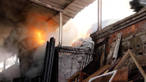 ألسنة النيران تلتهم أكثر من 20 محلا في سوق الخميس يوم عيد الأضحى