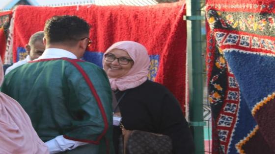 طانطان.. الأم فاطمة النيضي” تحضى بتكريم في معرض للزرابي المغربية التقليدية