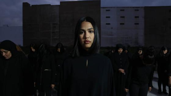 بالفيديو.. منال بنشليخة تناقش ظاهرة العنف في جديدها الفني “عَارِي”