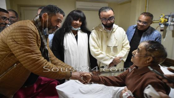 بالصور: وفد من المجلس البلدي لأكادير يزور الفنان بيزماون بالمستشفى