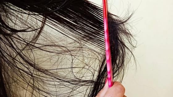 أزمة يعاني منها الجميع.. 8 نصائح عملية يمكنك القيام بها لفك تشابك الشعر