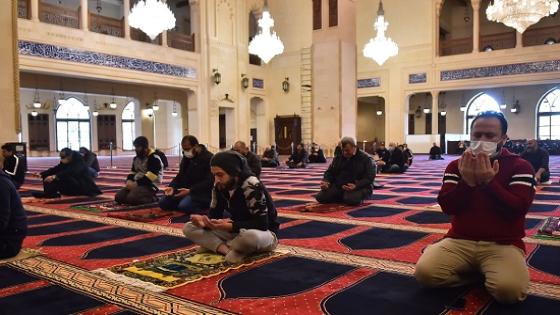دولة إسلامية مجاورة تمنع إقامة صلاة العيد بالمساجد والمصليات