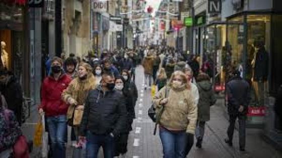هولندا تستعد لإلغاء الزامية الكمامة والتباعد الاجتماعي
