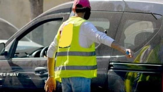 أكادير: بعد مجانية المرابد أصحاب البدلة ” الصفراء” يحتلون الشوارع والساحات
