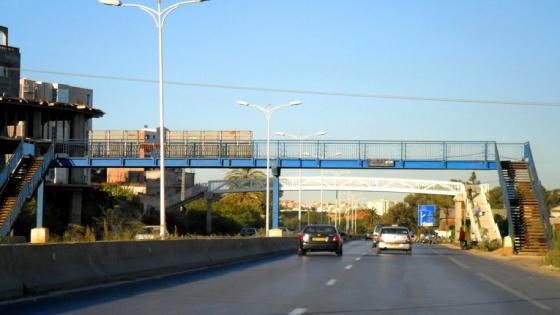 أشغال تفكيك جسر الراجلين على مستوى النقطة الكيلومترية PK3 للطريق السيار الدار البيضاء – برشيد