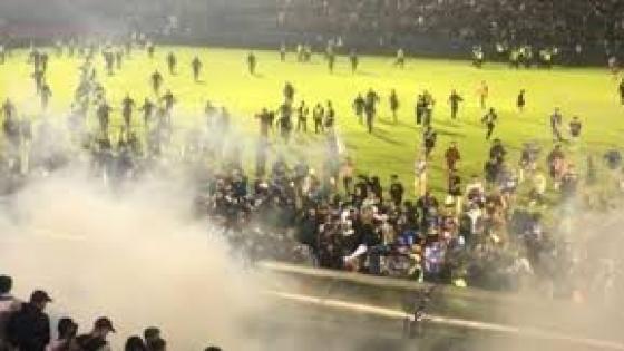 مقتل 127 شخصا وإصابة 180 آخرين جراء أعمال شغب خلال مباراة كرة قدم