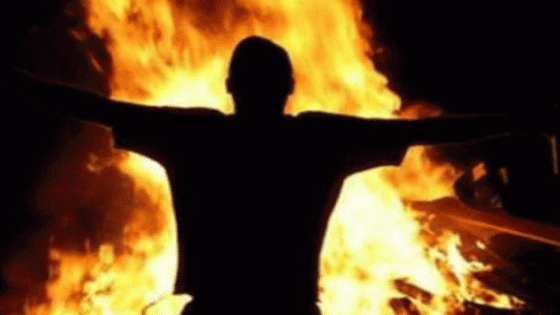 عاجل.. مواطن يضرم النار في جسده أمام مركز الدرك الملكي بايت عميرة اقليم اشتوكة ايت باها