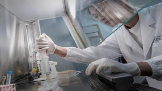 منظمة الصحة العالمية تحسم الجدل وتستبعد فرضية تسرب فيروس كورونا من “مختبرات صينية”